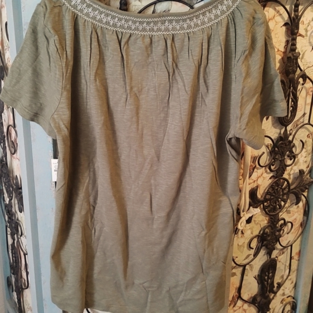 Smocked Scoop Neck Tee NWT - Picture 4 of 8